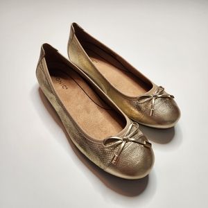 Vionic Gold Flats 10 wide with Bow Detail